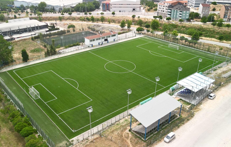 İnegöl’de futbol sahası yenilendi