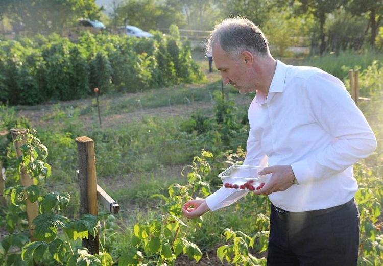 İnegöl Belediyesi’nden ücretsiz toprak analizi