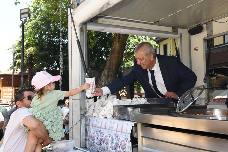 Osmangazi’de 15 Temmuz şehitleri için lokma ikramı 