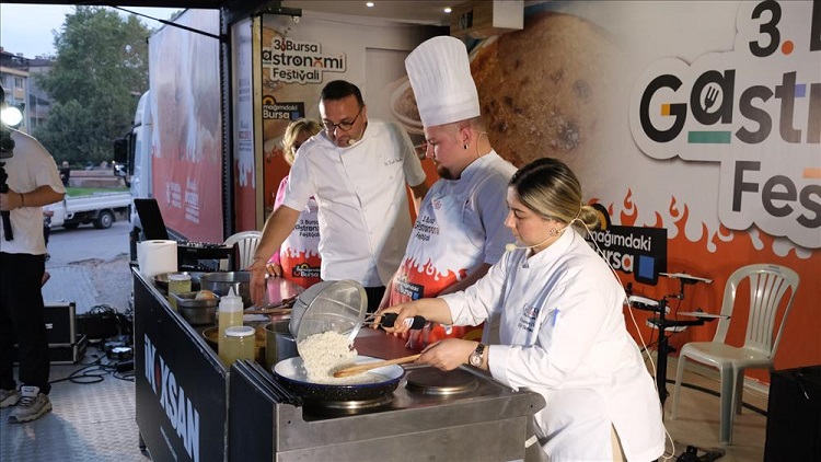 Bursa Gastronomi Tırı’nda İnegöl lezzetleri tanıtıldı