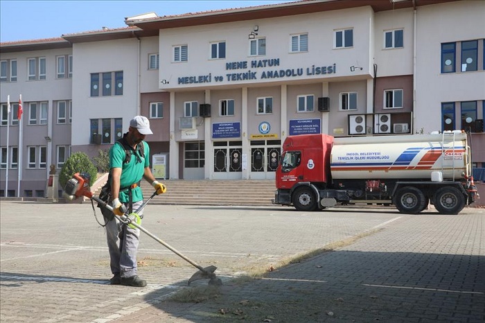 İnegöl’de okullarda temizlik ve bakım çalışması