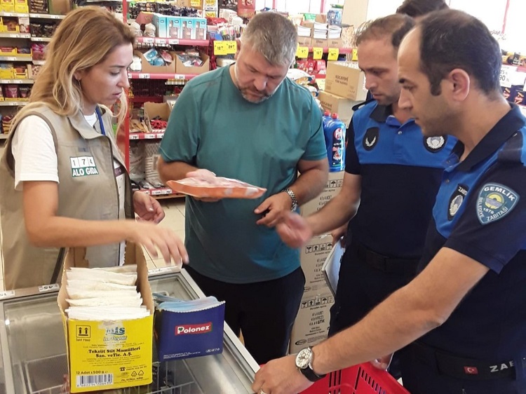 Rafta başka kasada başka fiyata zabıta müdahalesi