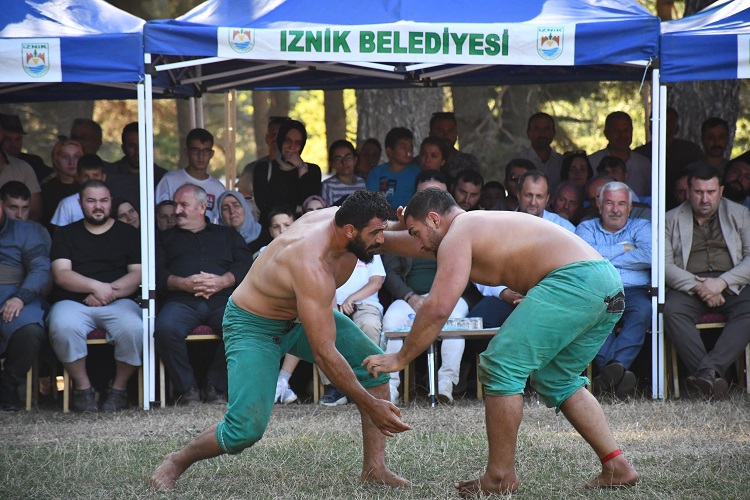 Alıç Yaylası’nda güreş mücadelesi yaşandı