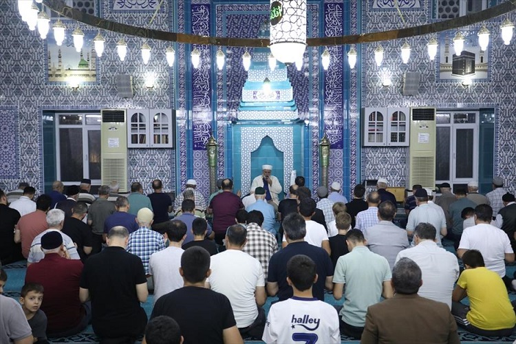 Kandil geleneği Yeşil Camii’nde devam etti