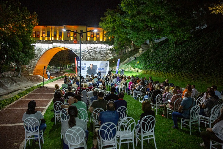 Nâzım Hikmet şiirlerle anıldı