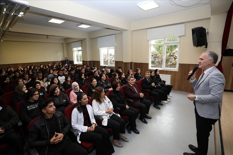 İnegöl Belediye Başkanı öğrencilerle buluştu