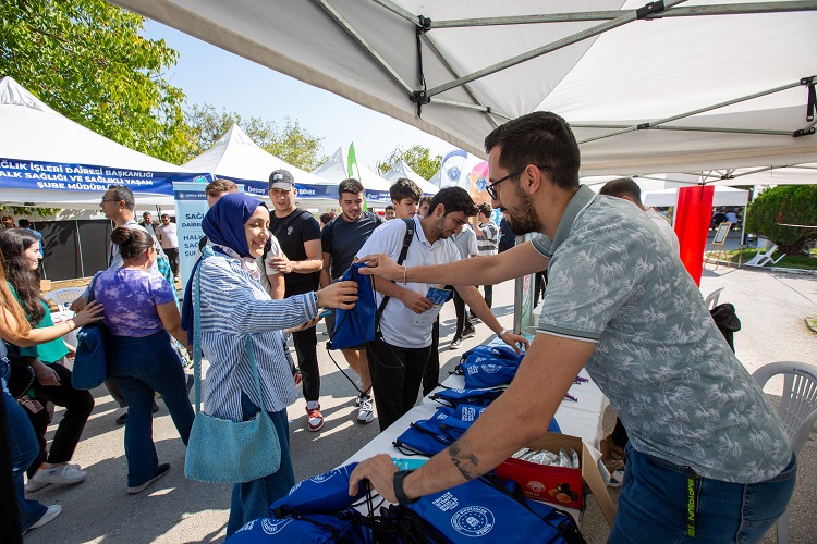 Bursa’da üniversiteli gençlere sıcak karşılama