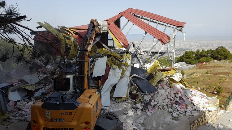 Osmangazi lüks kaçak villayı yıktı