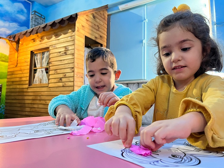 Çocuklar masalların büyülü dünyasıyla buluşuyor