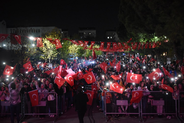 29 Ekim Yıldırım’da coşkuyla kutlandı