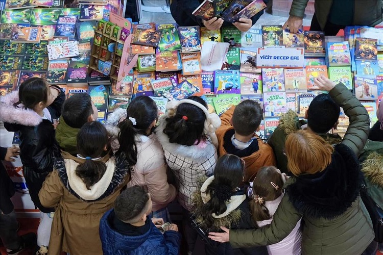 İnegöl’de Kitap Günleri coşkusu sürüyor