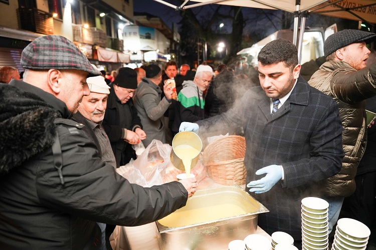 Bursa Büyükşehir’den yeni yılın ilk sabahında camilerde çorba ikramı