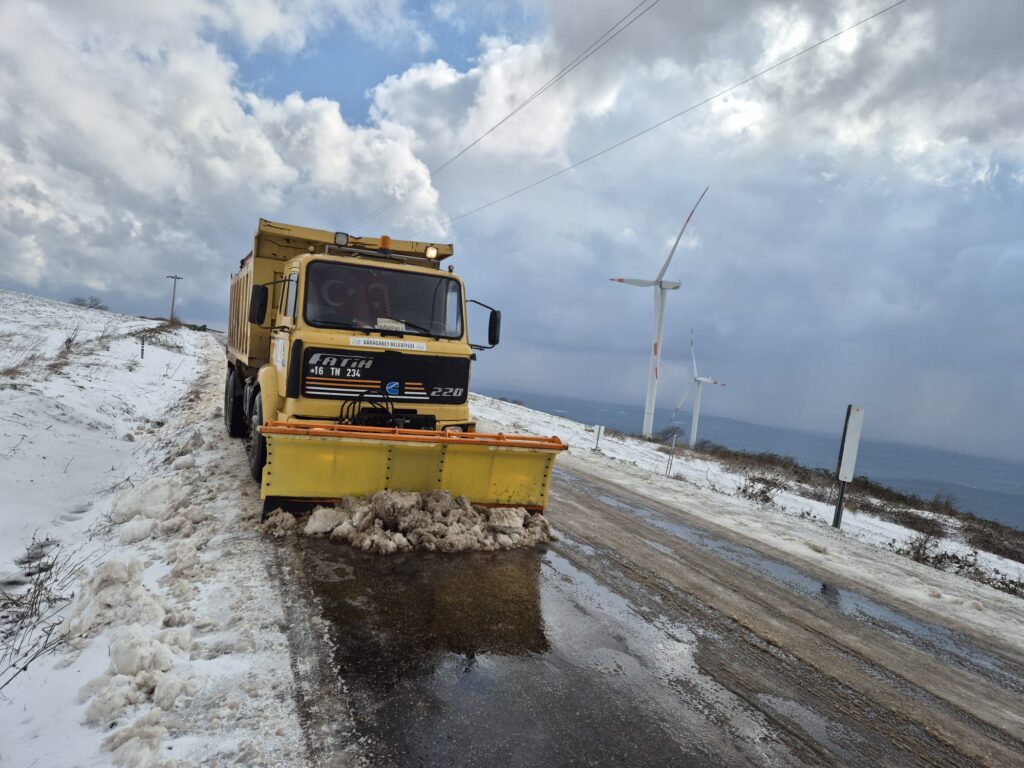 Karacabey Belediyesi ekipleri sahada