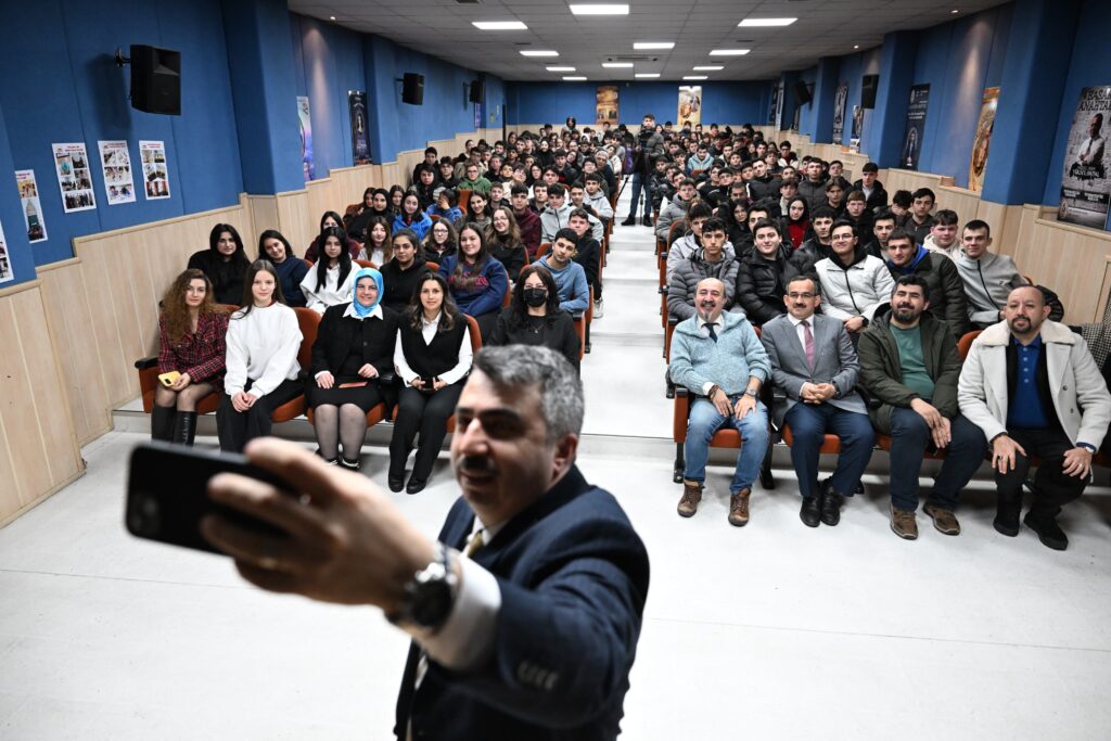 Başkan Yılmaz’dan gençlere tam destek