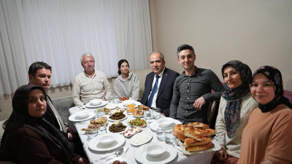 Başkan Aydın, Ayaz Ailesi’nin İftar Sofrasına Konuk Oldu