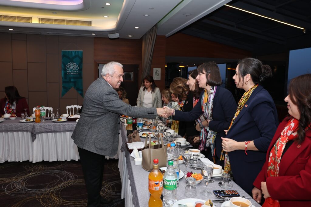 Başkan Şadi Özdemir kadınlarla iftarda buluştu