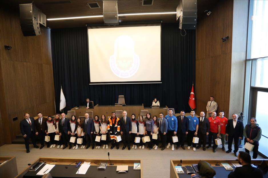 İnegöl’de gurur tablosu: Sporcular ve temizlik görevlisi ödüllendirildi