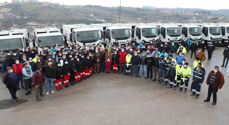 Kocaeli İzmit’te mesaiye temizlik işçileriyle başladı