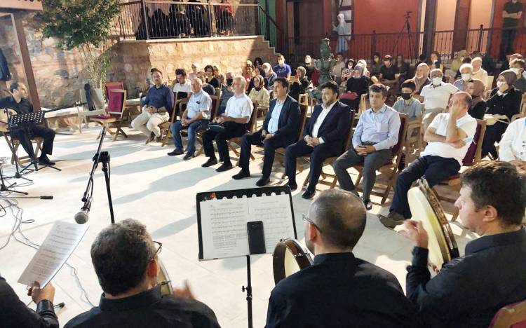 Bursa Osmangazi’de Şadırvanlı Han’da ilahileri konseri